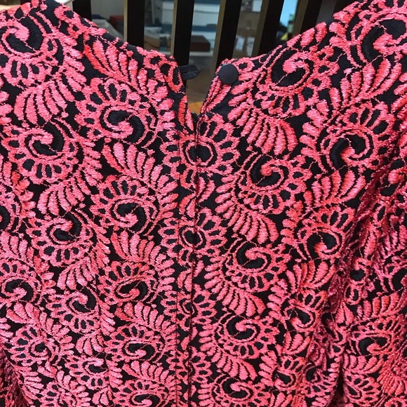 Elegant dress price not negotiable - Picture 5 of 5